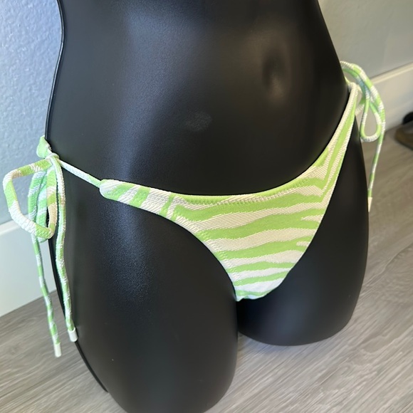String bathing suit bottom - Picture 2 of 8